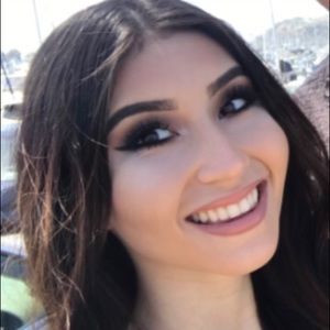 Meet your Posher, Alexia